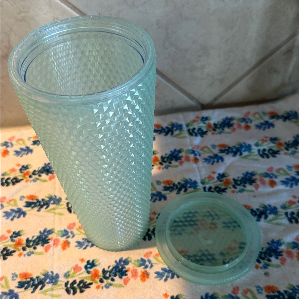 Textured Mint Green Glass Tumbler with Lid - Picture 2 of 2